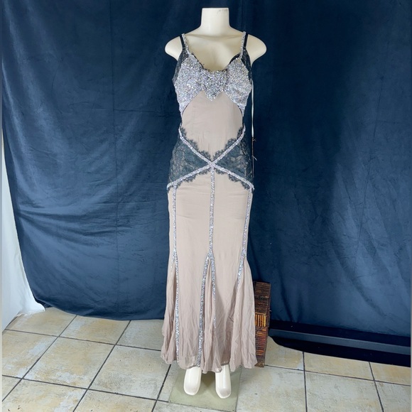 Elegant Women's Lace Chemise in Black and Tan - Picture 1 of 4